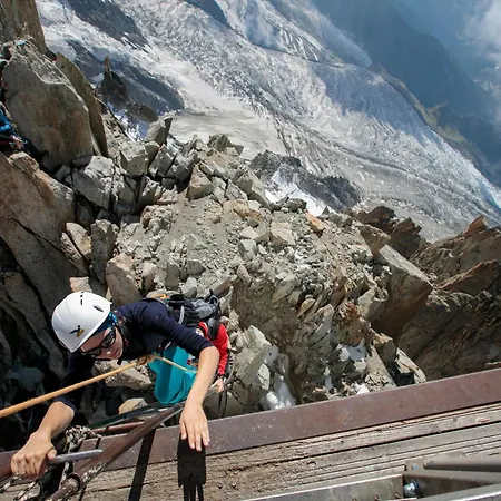 La Maisonnee De Julie - Happy
