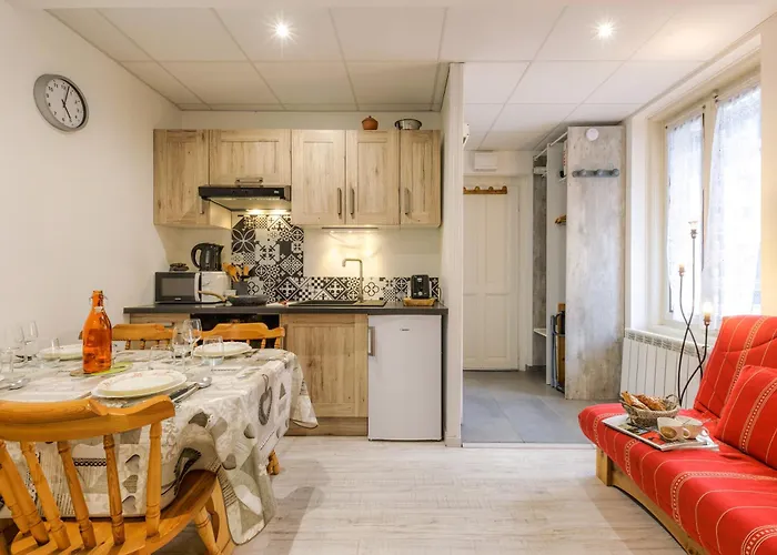 La Maisonnee De Julie - Happy *