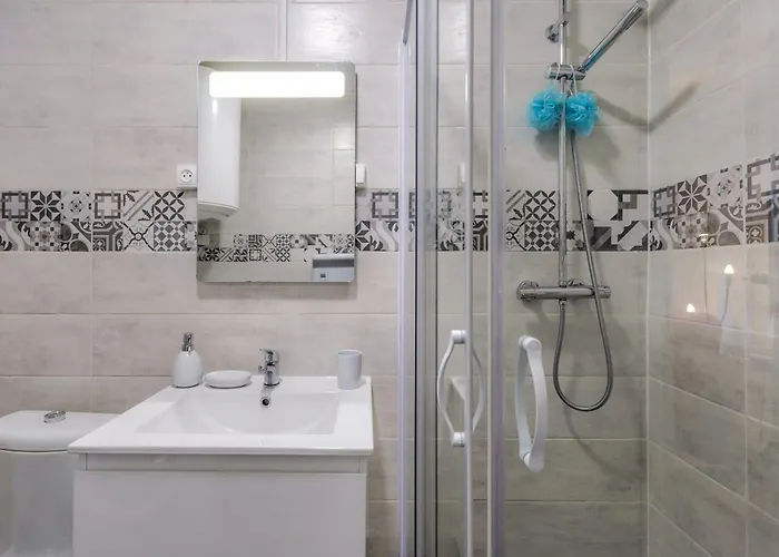 La Maisonnee De Julie - Happy