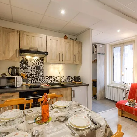Apartment La Maisonnee De Julie Centre: Walk To Aiguille Du Midi, Sleeps 5 - Happy