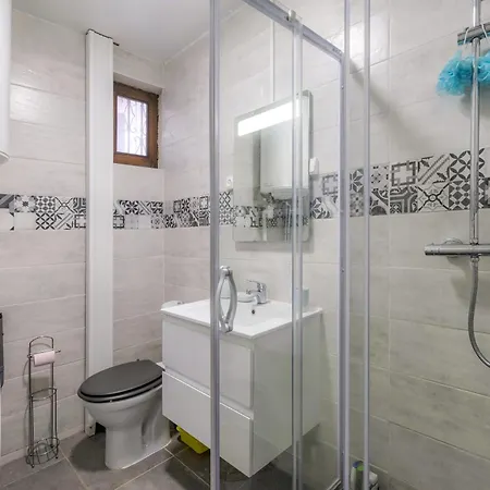 Apartment La Maisonnee De Julie Centre: Walk To Aiguille Du Midi, Sleeps 5 - Happy