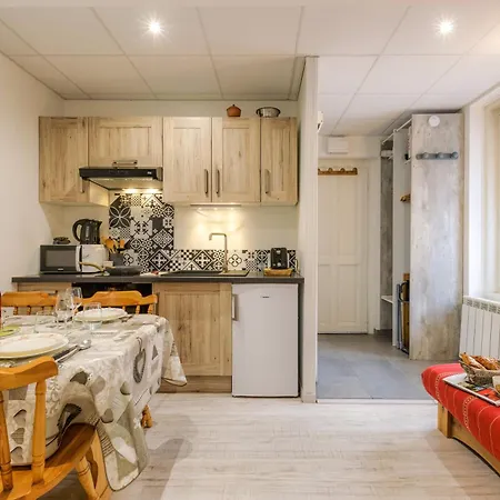 La Maisonnee De Julie Centre: Walk To Aiguille Du Midi, Sleeps 5 - Happy *